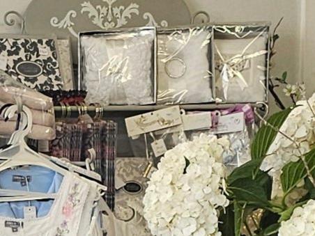 Linen, Aprons, tea towels, hand towels, facecloth, bridal pillow cases, bridal horse shoes, table mats - Broadfield Flowers Florist Lincoln