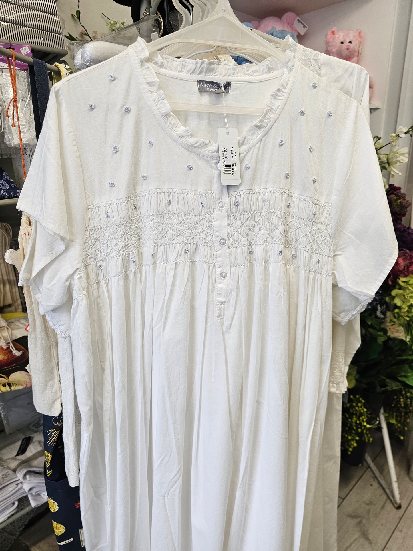 Linen, Aprons, tea towels, hand towels, facecloth, bridal pillow cases, bridal horse shoes, table mats - Broadfield Flowers Florist Lincoln