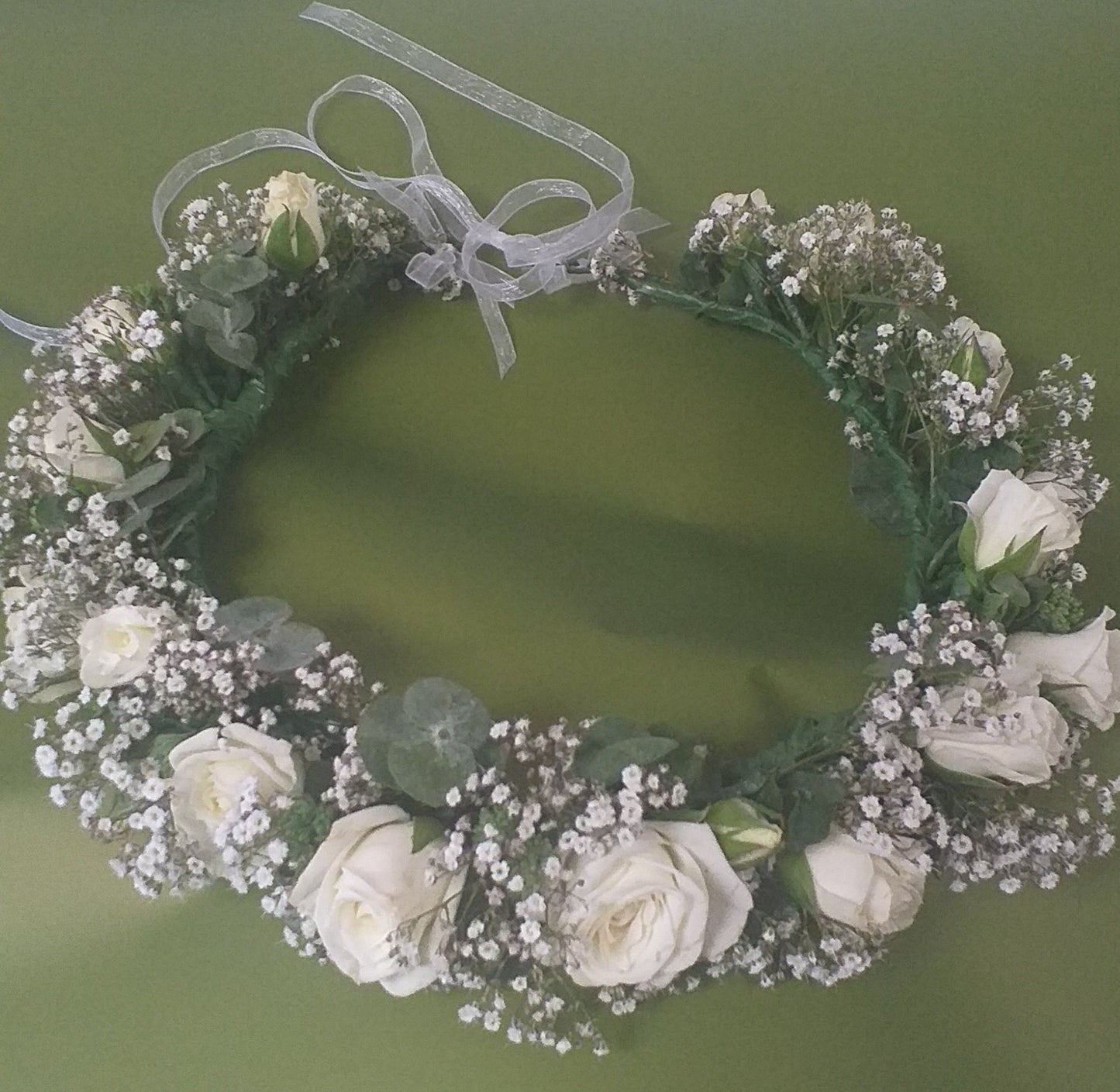 White mini roses and gyp