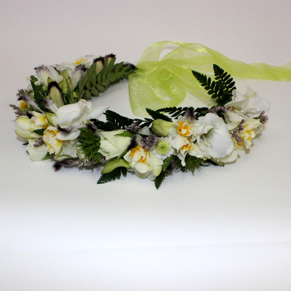 Green petals flower on sale crowns
