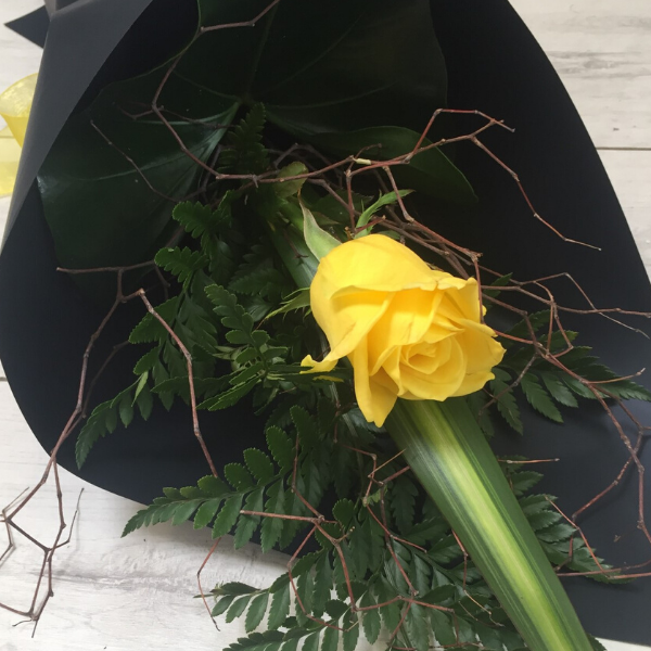 Single Rose - Broadfield Flowers Florist Lincoln