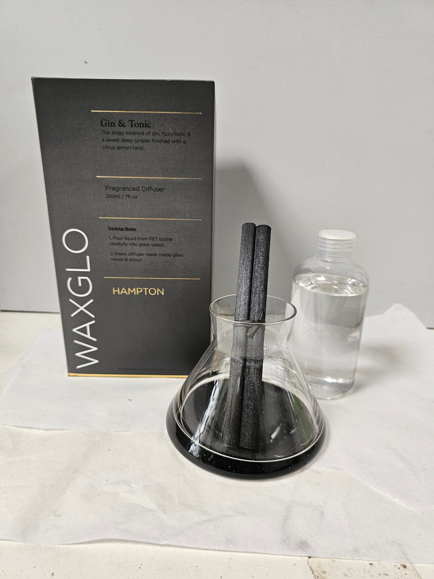 gin and tonic waxglo room diffuser, black and stylish