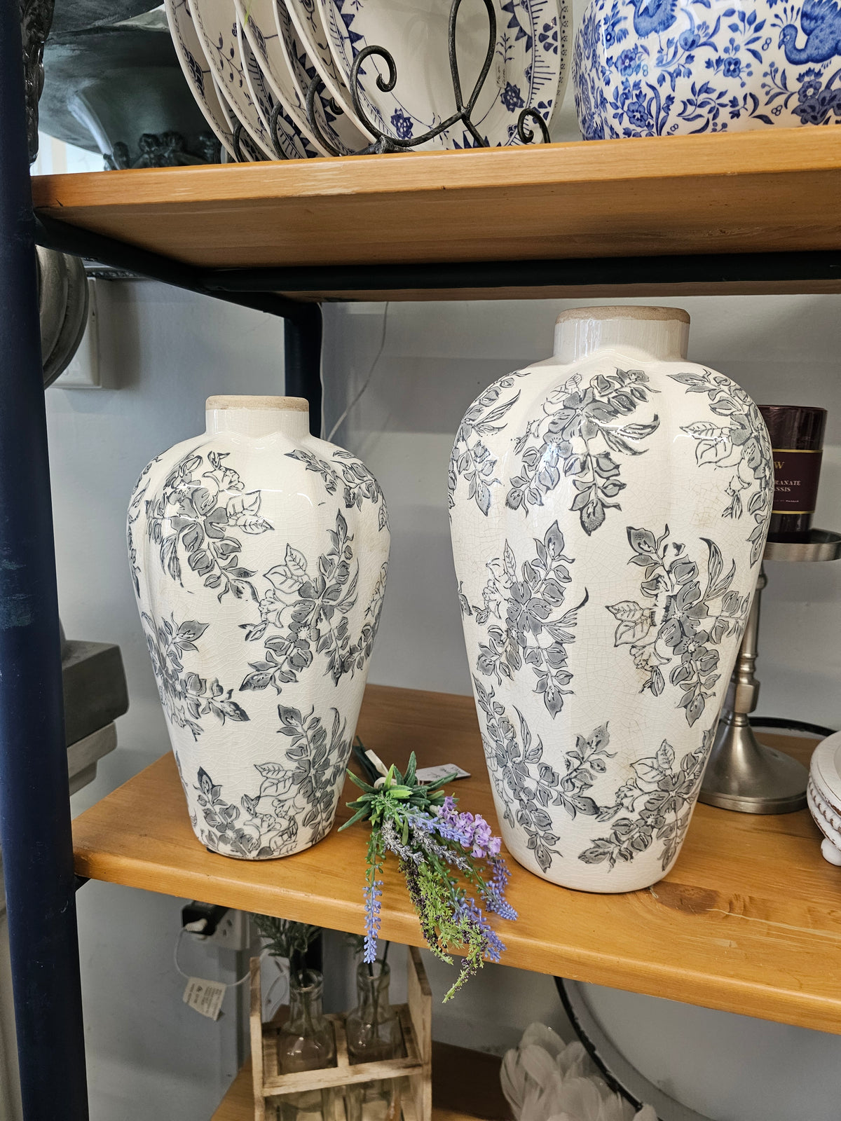 Urn white with grey pattern, ceramic, small