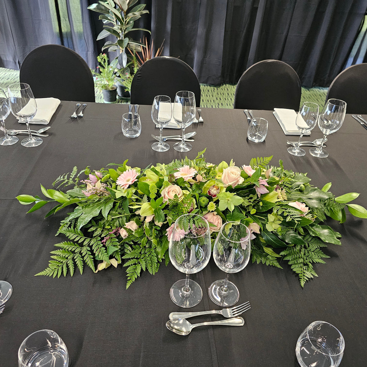 table decoration green and pink