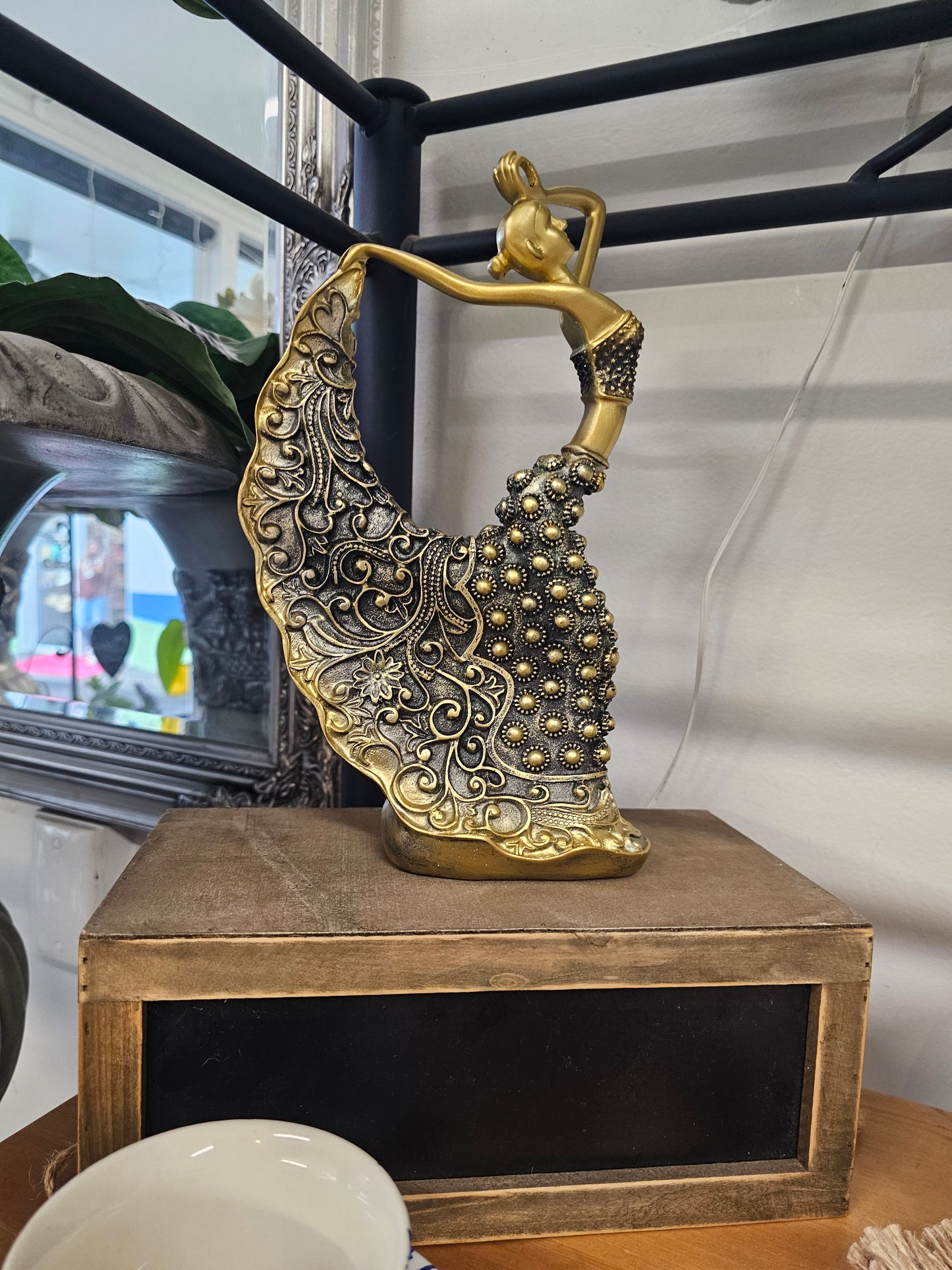 Giftware Gold - Broadfield Flowers Florist Lincoln