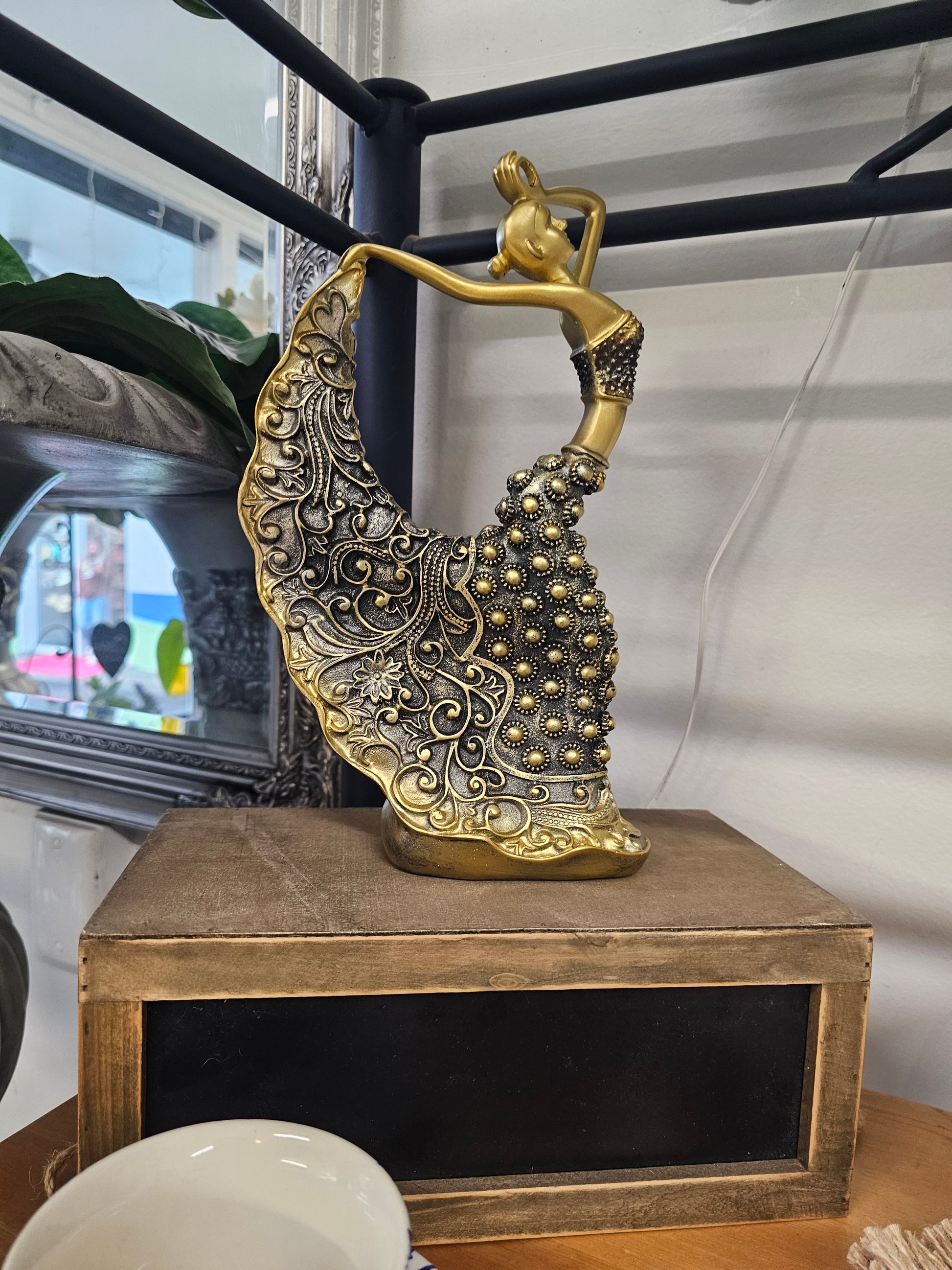 Giftware Gold - Broadfield Flowers Florist Lincoln